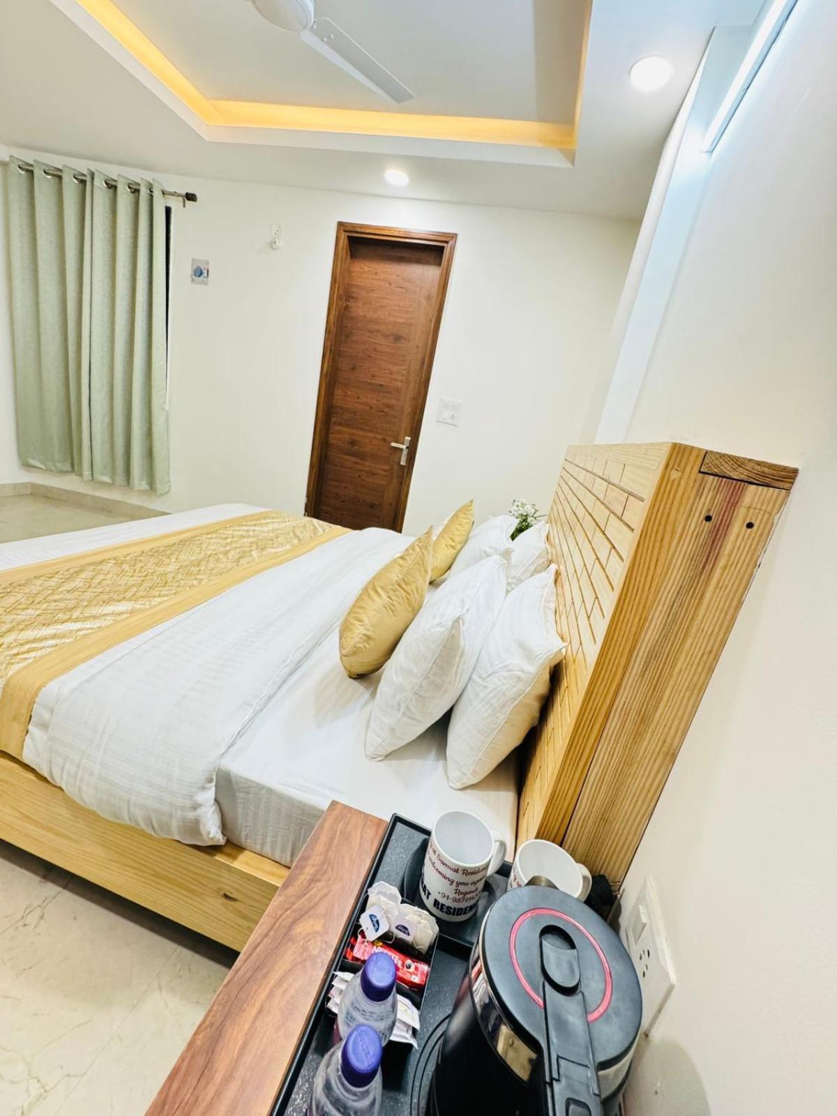 Hotel Ashram View Just 10 Minute Away Form Nizamuddin Railway Station New Delhi Luaran gambar