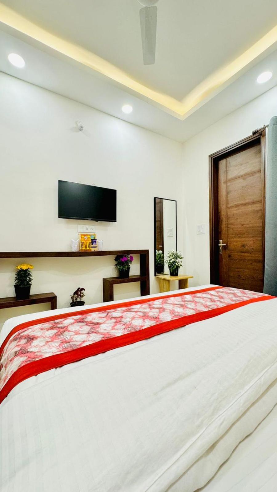 Hotel Ashram View Just 10 Minute Away Form Nizamuddin Railway Station New Delhi Luaran gambar